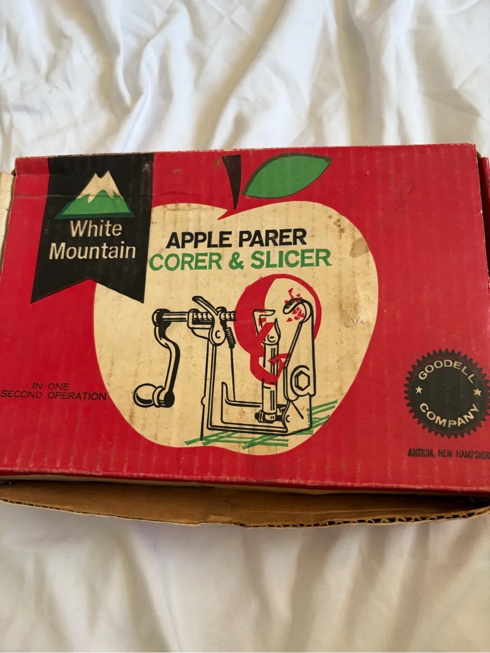 Vintage White Mountain No3 Apple Parer, Corer Slicer Green with Box and Manual